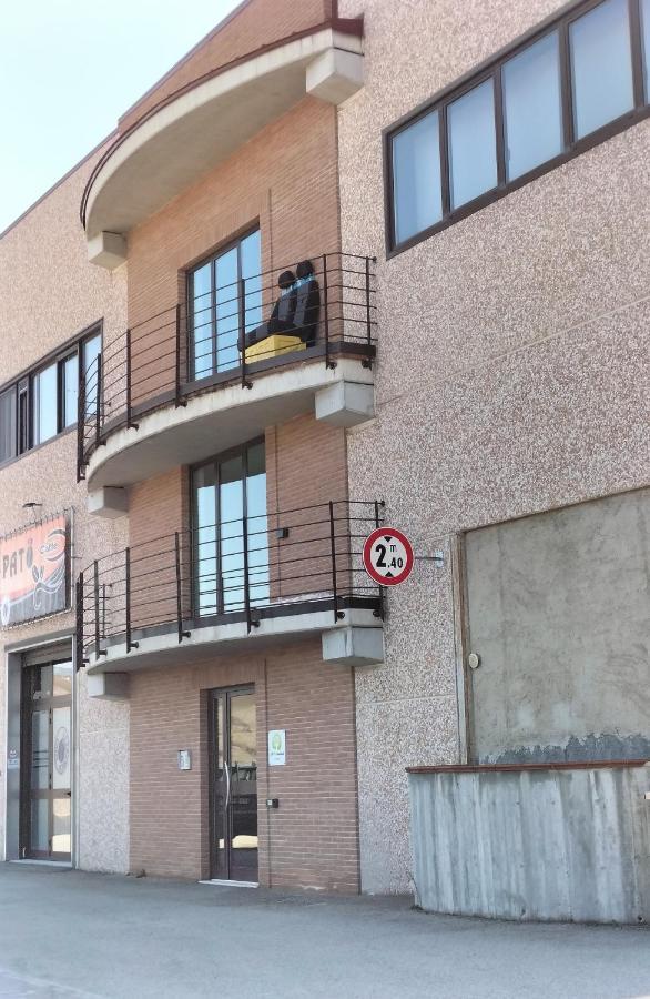 Twin House Apartment Tito Екстериор снимка