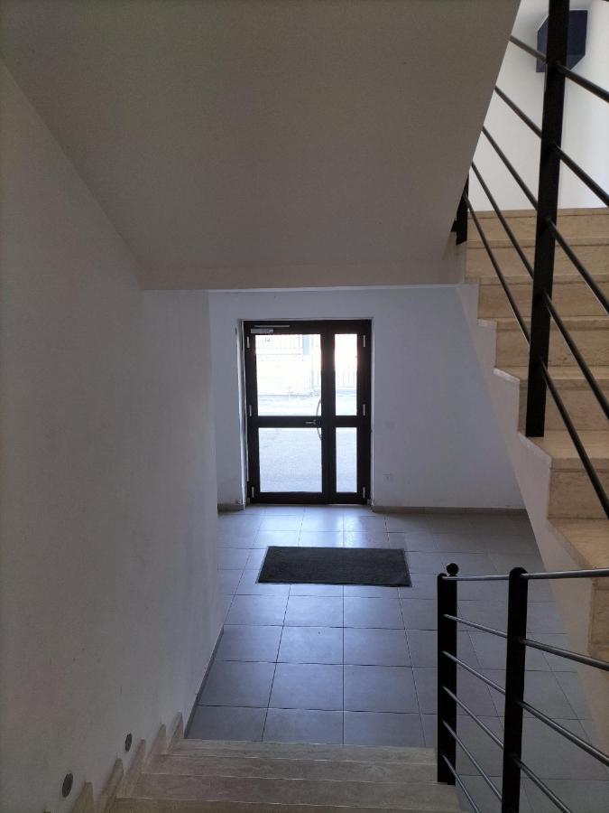 Twin House Apartment Tito Екстериор снимка